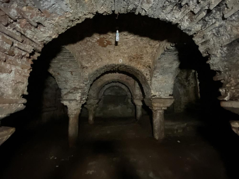 Fatih'te apartmanın altını gören inanamadı! Bir anda yok oldu nedeni bilinmiyor - Resim: 3