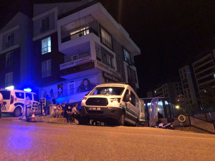 Kocaeli'de 'Fransız balkon' can aldı! Çığlıklarına koştular ama... - Resim: 4