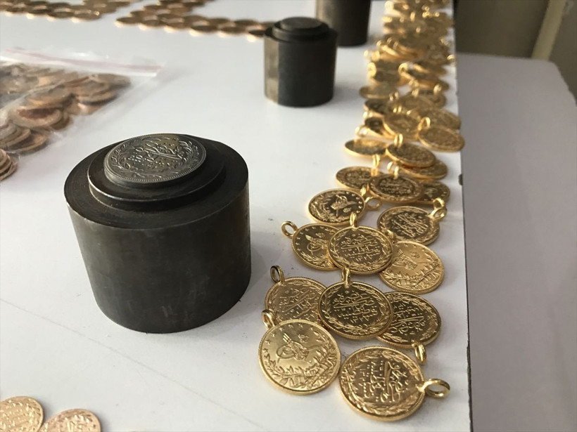 10 bin altın ele geçirildi! Hepsi de Reşat, Hamit ve Ata Lirası altınları - Resim: 1