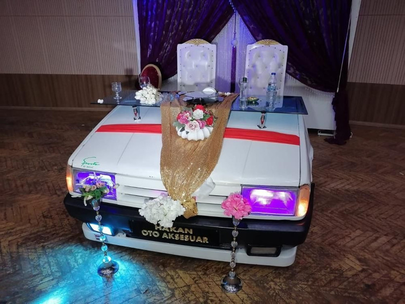 Erzurum'da damadın yaptığını gören gelin şaşırdı! Otomobili düğün masasına çevirdi - Resim: 2