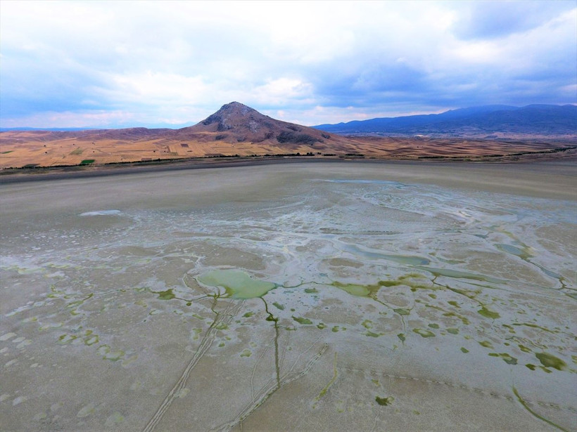 Göller Yöresi yakında 'Çöller Yöresi' olacak! Karataş Gölü tamamen kurudu - Resim: 1