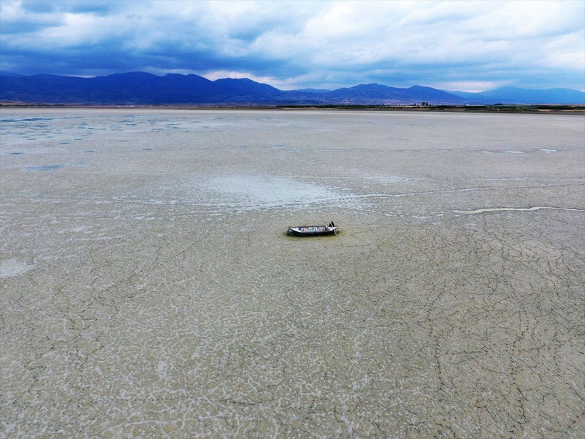 Göller Yöresi yakında 'Çöller Yöresi' olacak! Karataş Gölü tamamen kurudu - Resim: 2