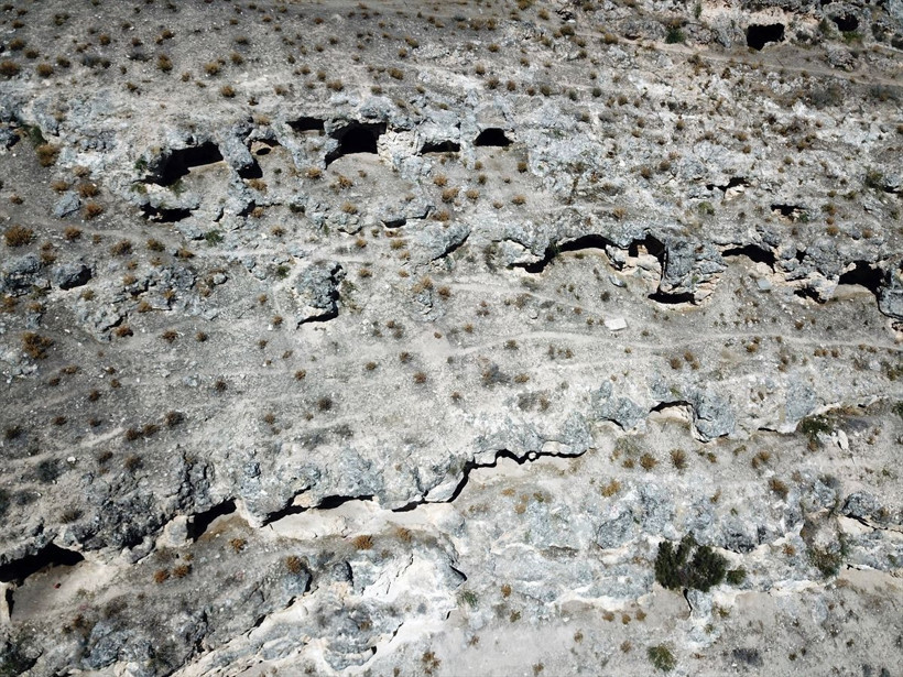 Uşak'ta müthiş keşif! Kayaların içini gören inanamadı: 400 tane bulundu - Resim: 4