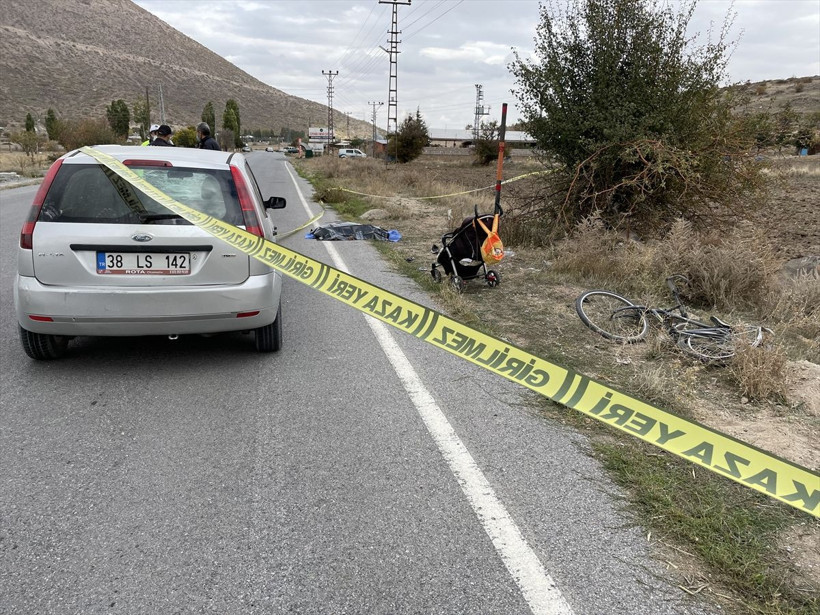 Kayseri'de korkunç olay! Yürüyüşe çıkan ailesinin yanında otomobil çarpan çocuk öldü - Resim: 1
