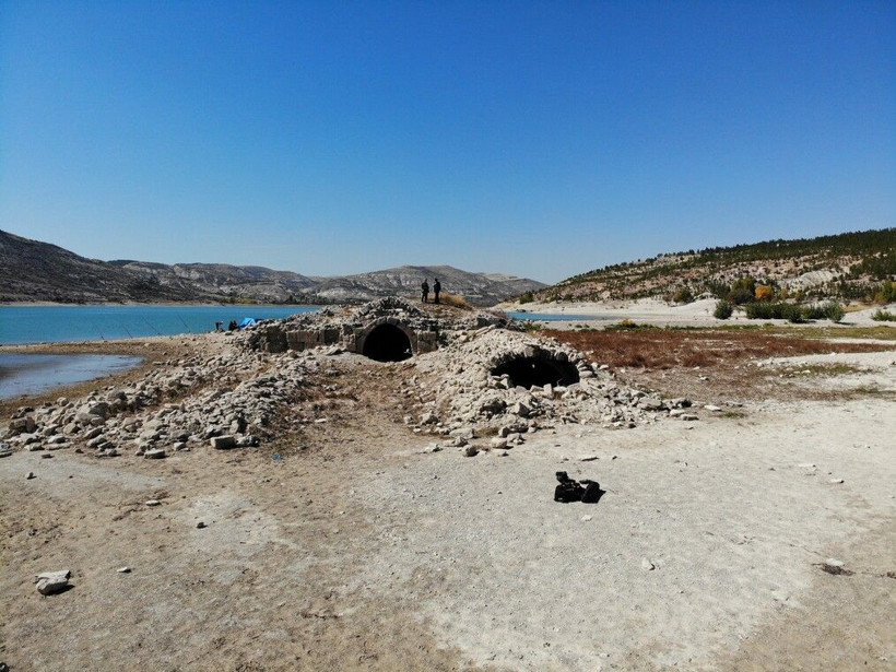 Sular çekilince ortaya çıktı! Konya'da görenler şaştı kaldı: 8 asırdır ayakta - Resim: 2