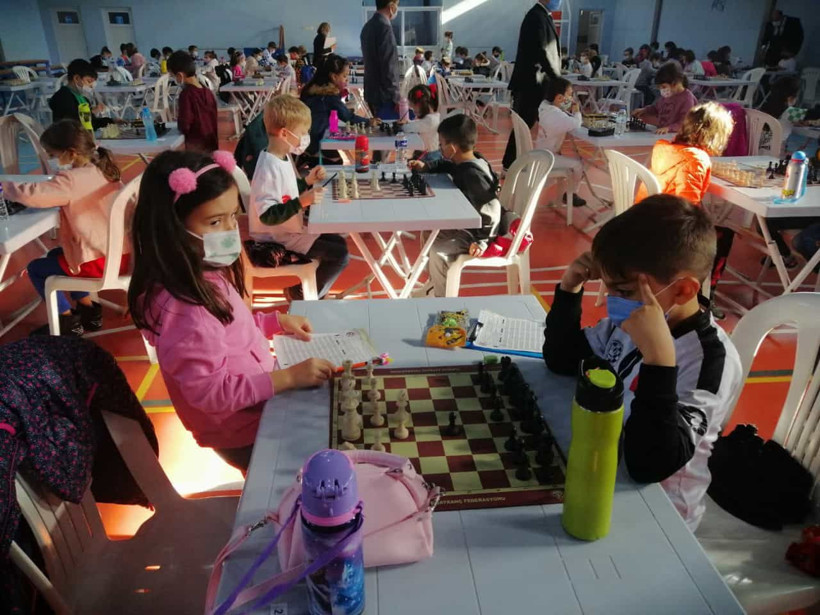 'Şahlar' Ercan Kıvrak İlkokulu'nda buluştu! 175 minik santranççı yarıştı - Resim: 3