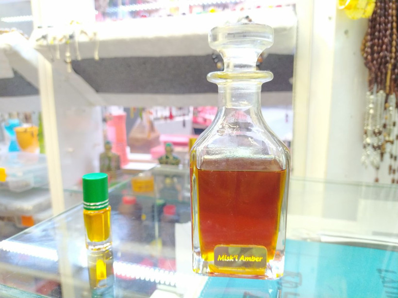 Balinanın kusmuğundan yapılıyor! Bu kokunun kilosu 16 bin lira gram gram satılıyor - Resim: 1