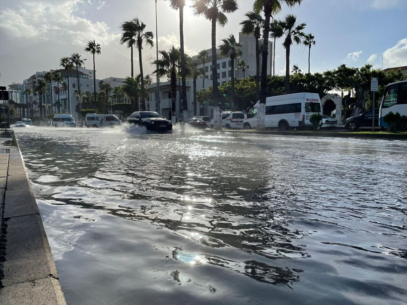 Hatay'da kuvvetli fırtına nedeniyle deniz taştı! Görüntüler ürkütücü - Resim: 3