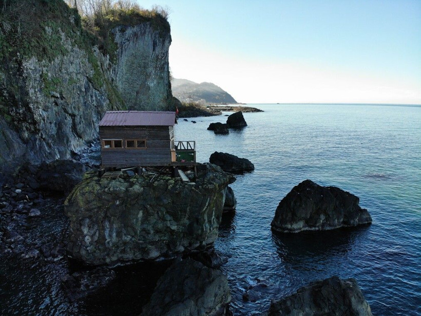 8 metrelik dev kaya üzerine yapıldı! Artvin'de gören telefona sarıldı: Tek tek taşındı - Resim: 2