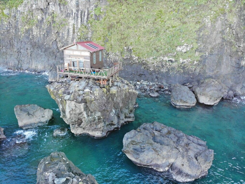 8 metrelik dev kaya üzerine yapıldı! Artvin'de gören telefona sarıldı: Tek tek taşındı - Resim: 3