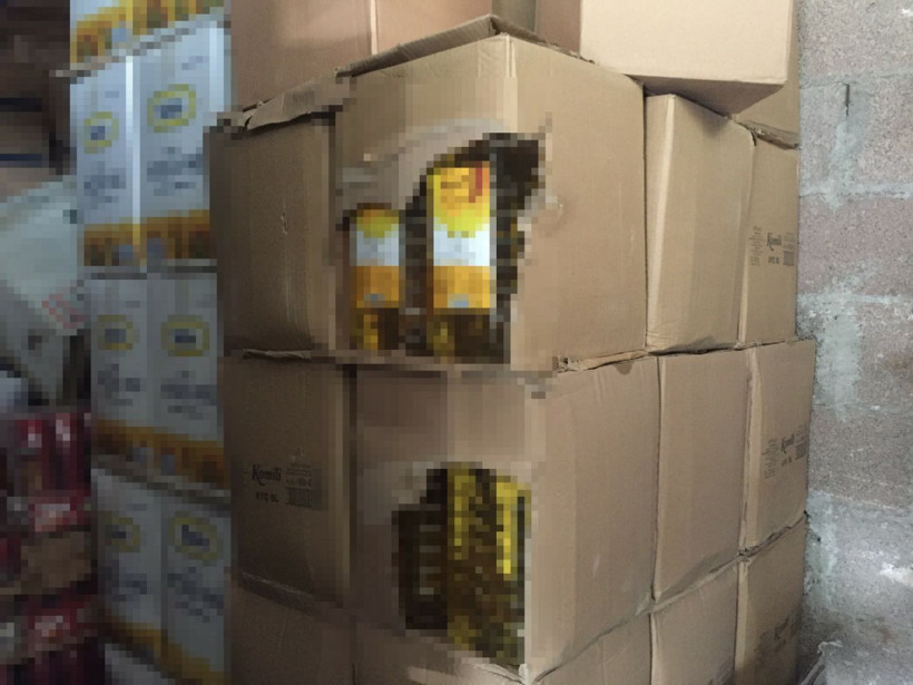 Adana'da gıda stoğu olan depoya baskın! Ayçiçek yağı, bakliyat ve tuvalet kağıdı çıktı - Resim: 3
