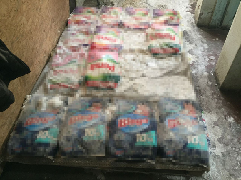 Adana'da gıda stoğu olan depoya baskın! Ayçiçek yağı, bakliyat ve tuvalet kağıdı çıktı - Resim: 4