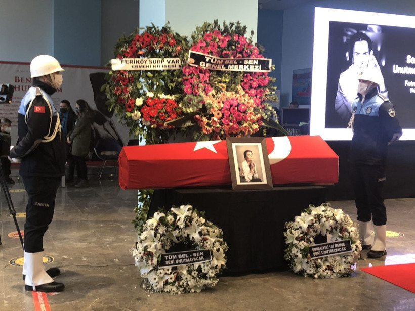 Hülya Koçyiğit Fatma Girik'in cenazesinde ne dedi AK Parti-CHP mesajına tepki yağıyor! - Resim: 4