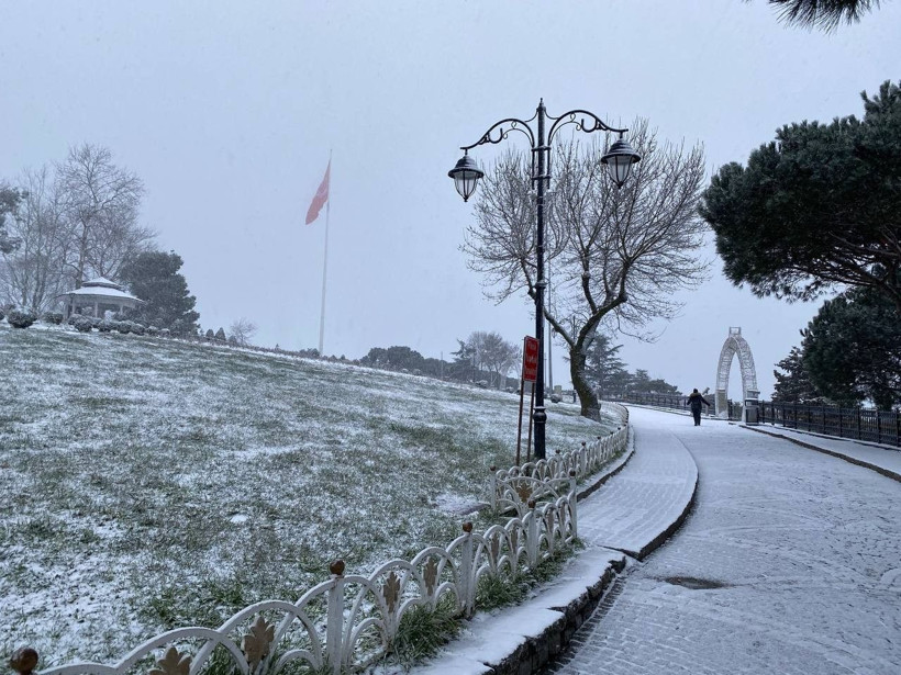 Meteoroloji uyarmıştı İstanbul bembeyaz oldu! İşte ilçe ilçe son durum - Resim: 1