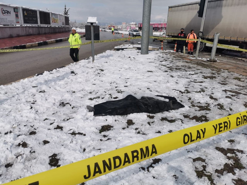 Kontrolden çıkan TIR 7 aracı biçti! Ölü ve yaralılar var - Resim: 1