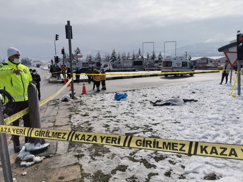 Kontrolden çıkan TIR 7 aracı biçti! Ölü ve yaralılar var - Resim: 2