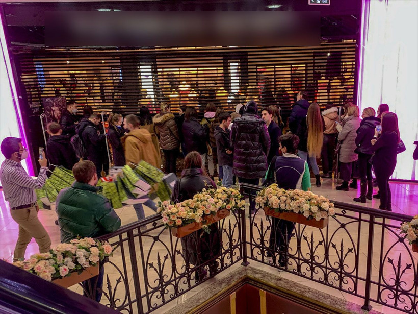 Saatlerce kuyrukta beklediler! Rusya'da 'panik' alışverişi - Resim: 3