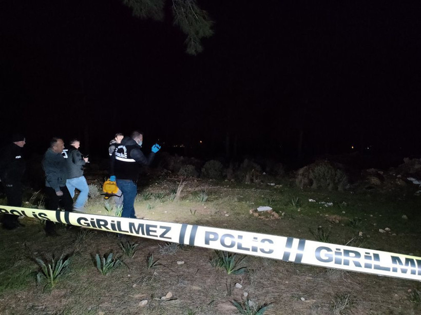 Ormanlık alan içindeki mezar polisi alarma geçirdi! İçinden bakın ne çıktı - Resim: 3