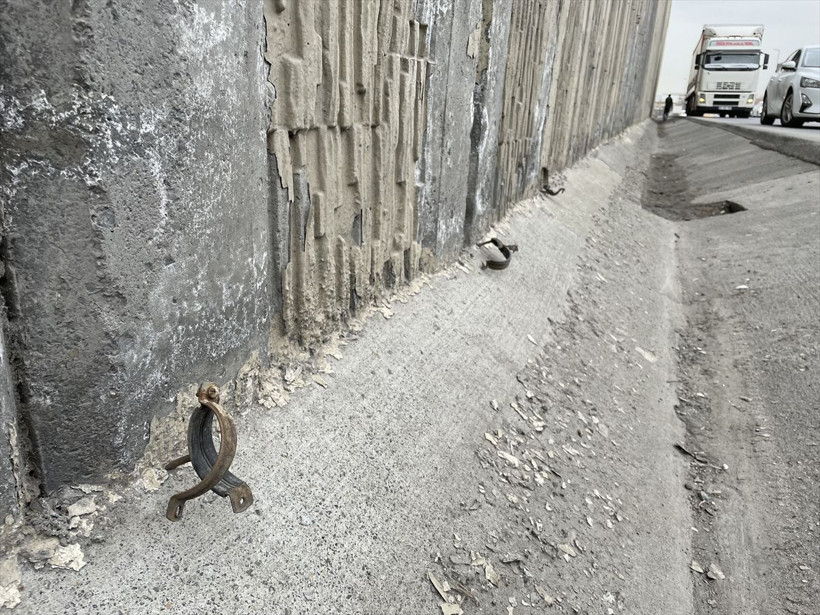 İBB dikey bahçeleri söktü yerine "gri duvarlar" bıraktı! 1 yıldır çivili halde duruyor - Resim: 1