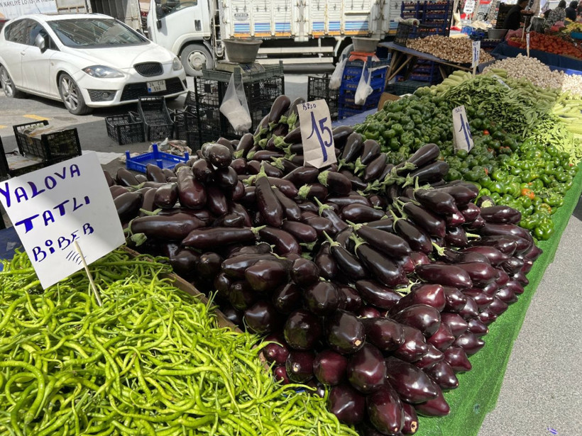 İstanbul semt pazarlarında fiyatlar yarı yarıya düştü - Resim: 1