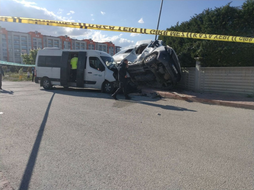 Konya'da okul servisleri çarpıştı! 2'si ağır çok sayıda yaralı var - Resim: 1