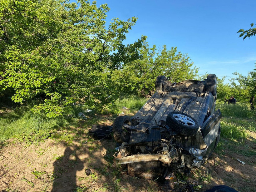 Korkunç kaza! Karşı şeride geçip takla attı 2’si bebek 3 kişi hayatını kaybetti - Resim: 2