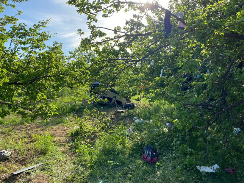 Korkunç kaza! Karşı şeride geçip takla attı 2’si bebek 3 kişi hayatını kaybetti - Resim: 4