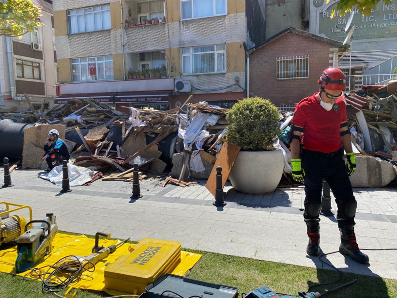 İstanbul Adalar merkezli 7.5 büyüklüğünde depremle sallandı enkaz altında arama yapıldı AFAD'ın tatbikatı gerçek gibiydi - Resim: 4