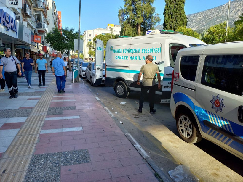 Haber alınamıyordu! Ekipler yangın merdiveni ile evine girdi korkunç manzara... - Resim: 4