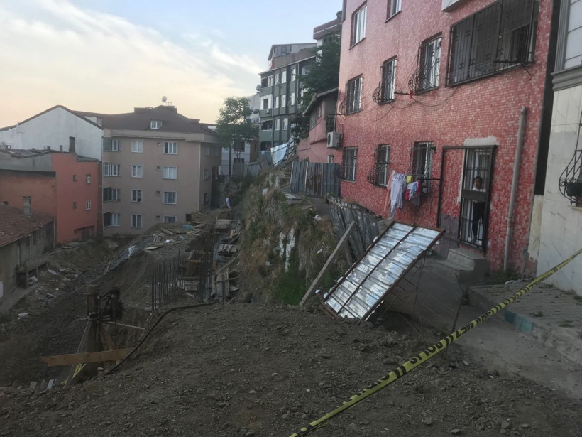 Eve kısa yoldan çıkmak istedi küçük çocuğun akıllara durgunluk veren ölümü! Her yerine saplandı - Resim: 4