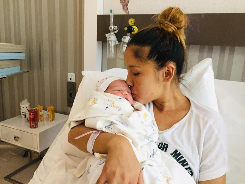 Antalya'da hamile kadın takside doğurdu! Hemşire ve ebe taksiye girip... - Resim: 1