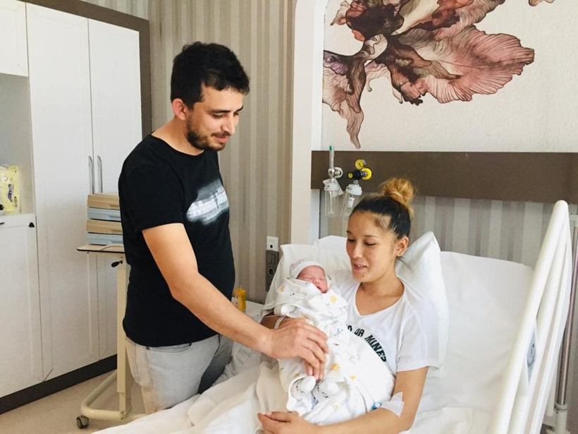 Antalya'da hamile kadın takside doğurdu! Hemşire ve ebe taksiye girip... - Resim: 3