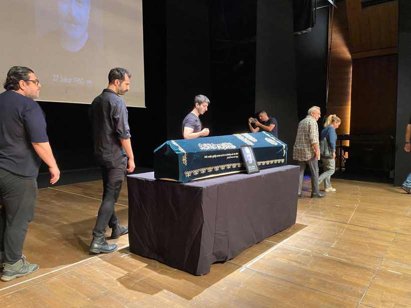 Ünlü sanatçı Osman Wöber Mecidiyeköy Büyük Sahne'de son yolculuğuna uğurlandı - Resim: 2