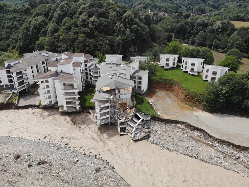 300 milyonluk yatırım sulara gömüldü! Düzce'de 3 ay sonra açılacak otelin haline bakın - Resim: 2