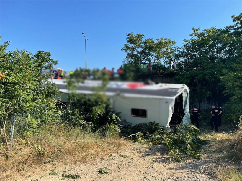 Kırklareli'nde yolcu otobüsü şarampole yuvarlandı! Çok sayıda ölen ve yaralılar var - Resim: 4