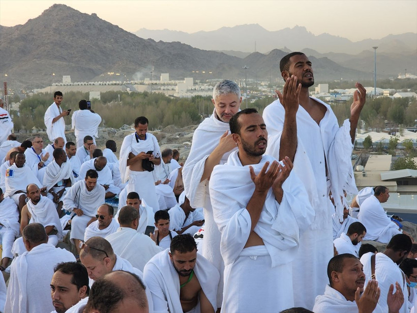 1 milyon hacı adayı Arafat’ta buluşuyor! Vakfe duasını Ali Erbaş yapıyor - Resim: 2