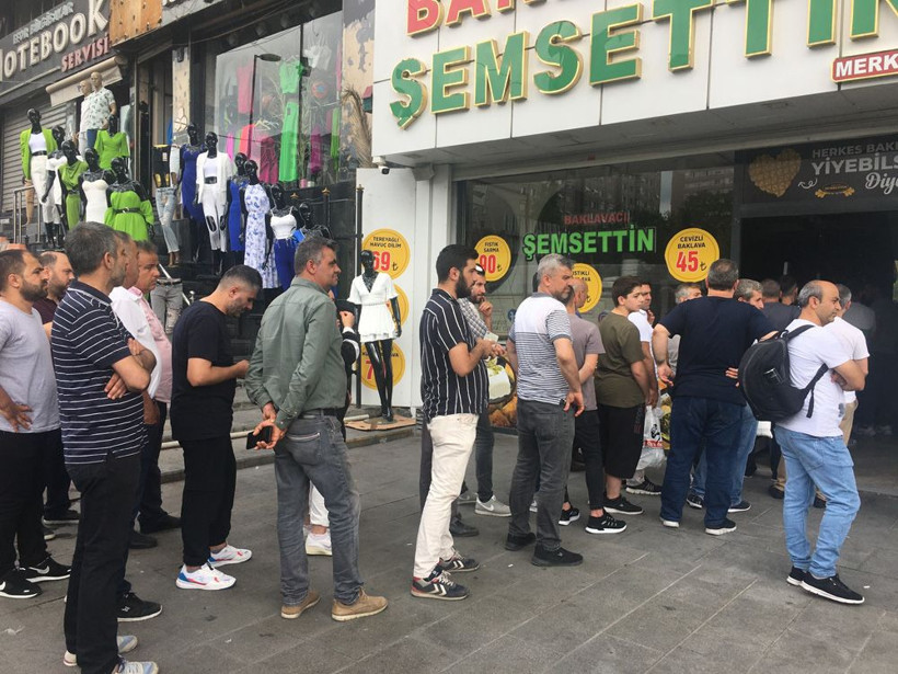 Şirinevler’de her bayram öncesi aynı görüntü! Fiyatını duyan kuyruğa girdi - Resim: 2