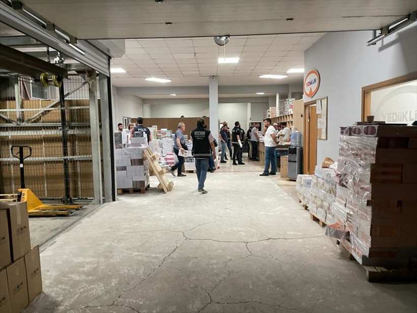 Yediiklim Yayınevine KPSS operasyonu! Sorular sızdırıldı mı? Operasyondan flaş görüntüler... - Resim: 4