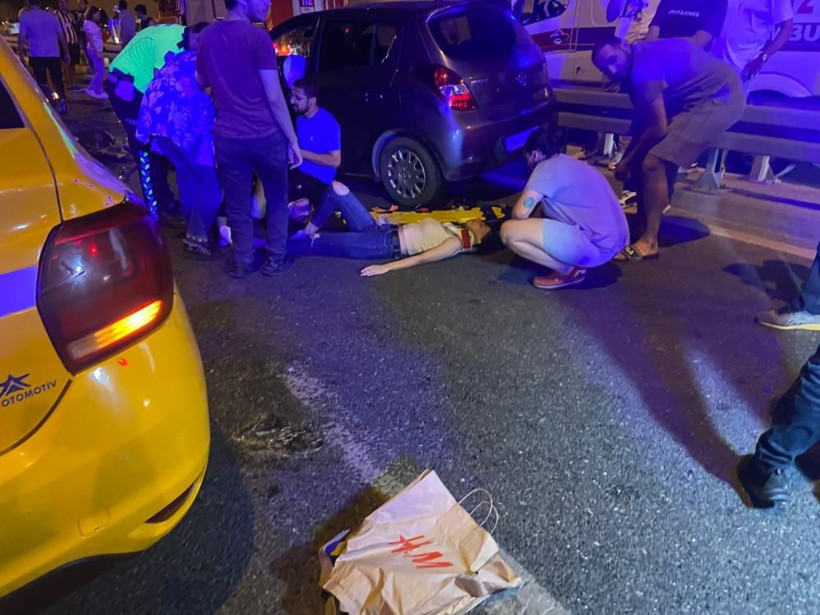 Ters yöne giren otomobil dehşet saçtı: Ortalık savaş alınana döndü, yaralılar var - Resim: 2