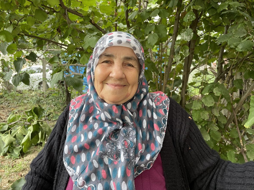 Komutan ben yaparım dedi 20 asker fındık bahçesine daldı! Yaşlı anne görünce içi gitti - Resim: 1