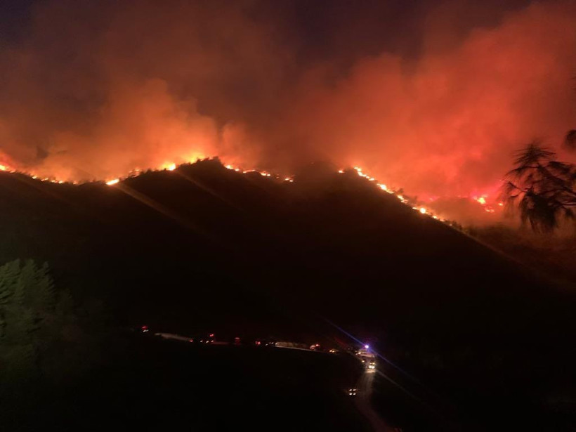 Marmaris yanıyor! Alevler Aksaz Deniz Üssü'ne ulaşınca tahliye başladı! 19 saat sonra güzel haber - Resim: 1
