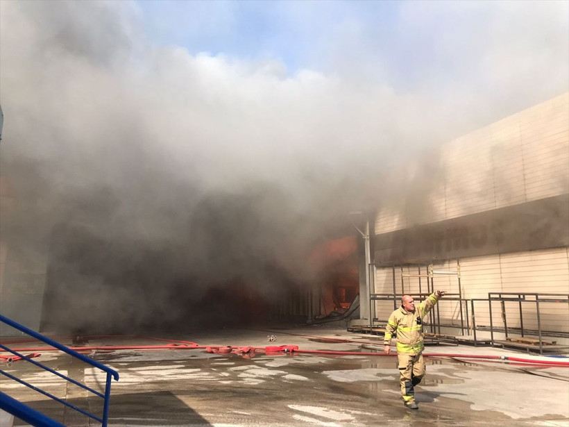 İzmir Torbalı'da bir yatak fabrikasında yangın çıktı! 2 fabrikaya daha sıçradı - Resim: 4