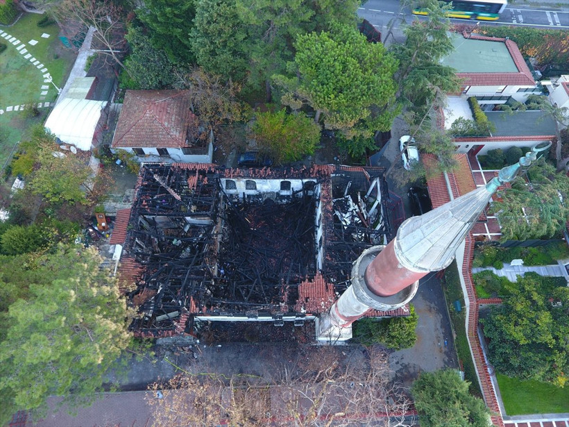 Boğaz'ın incisiydi 2 yıl önce yanan 357 yıllık caminin restorasyonunda çimentonun altından çıktı - Resim: 3