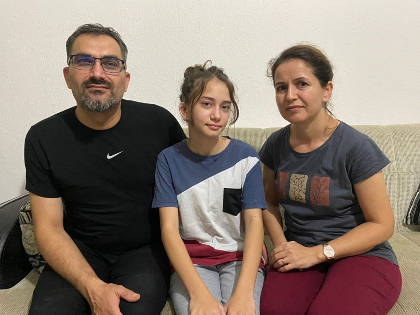 Küpe takmak için takıcıda deldirdiği kulağı hayatını kabusa çevirdi! - Resim: 1