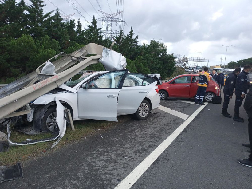 İstanbul Havalimanı yolunda korkunç kaza! Hostesleri taşıyan araç bariyerlere ok gibi saplandı - Resim: 2