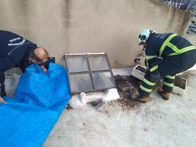 Trajikomik olay! Havalandırma boşluğuna düştü: Kurtarılırken bakın ne istedi! - Resim: 3