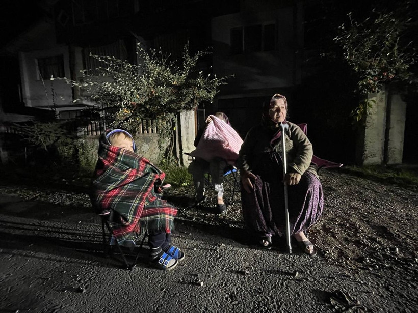 Düzce'de deprem oldu İzmir'e Kütahya'ya kadar hissedildi halk sokaklara döküldü - Resim: 1