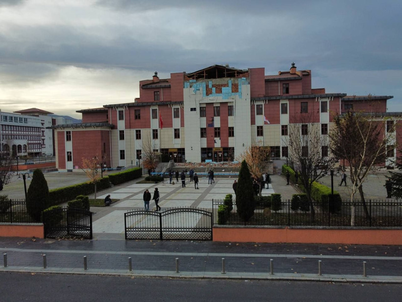 Düzce depremi sonrası adliye binasının haline bakın! Tuğlalar döküldü büyük hasar var - Resim: 4