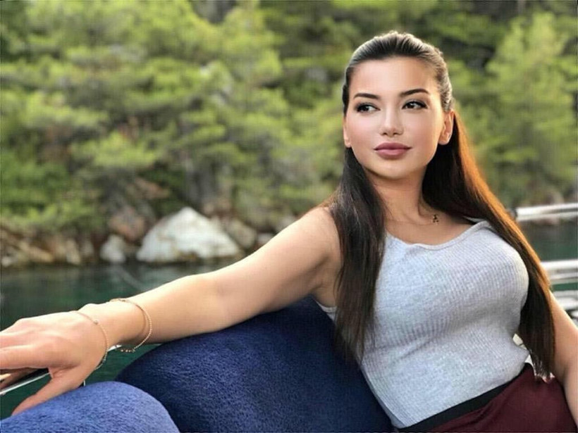 Esra Ezmeci'ye gelen sorular ve ilişki itirafları herkesi şoke etti! "Kocamın üç arkadaşıyla daha..." - Resim: 1