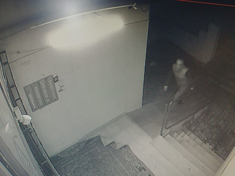 Sapık, 15 yaşındaki kıza asansörde dehşeti yaşattı! Vatandaşın elinden 'sapığı kovalıyorum' diye kaçtı - Resim: 2